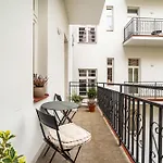Designer Two-bedroom With Terrace Prága