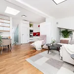 Designer Two-bedroom With Terrace Prága