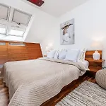 Designer Two-bedroom With Terrace * Prága