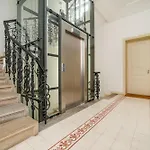 Designer Two-bedroom With Terrace Daire *
