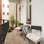 Daire Designer Two-bedroom With Terrace *