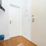 Daire Designer Two-bedroom With Terrace