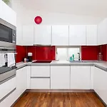 Designer Two-bedroom With Terrace Daire Prag