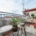 Designer Two-bedroom With Terrace Daire
