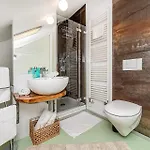 Designer Two-bedroom With Terrace Daire